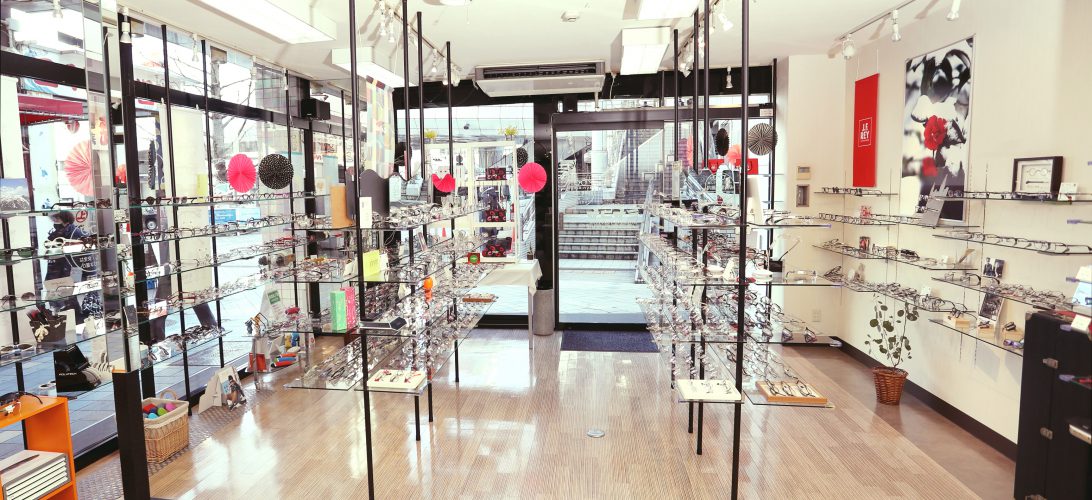 店内 入口フロア